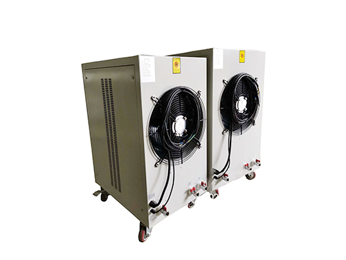 大型螺桿式東源冷水機(jī)的圖片